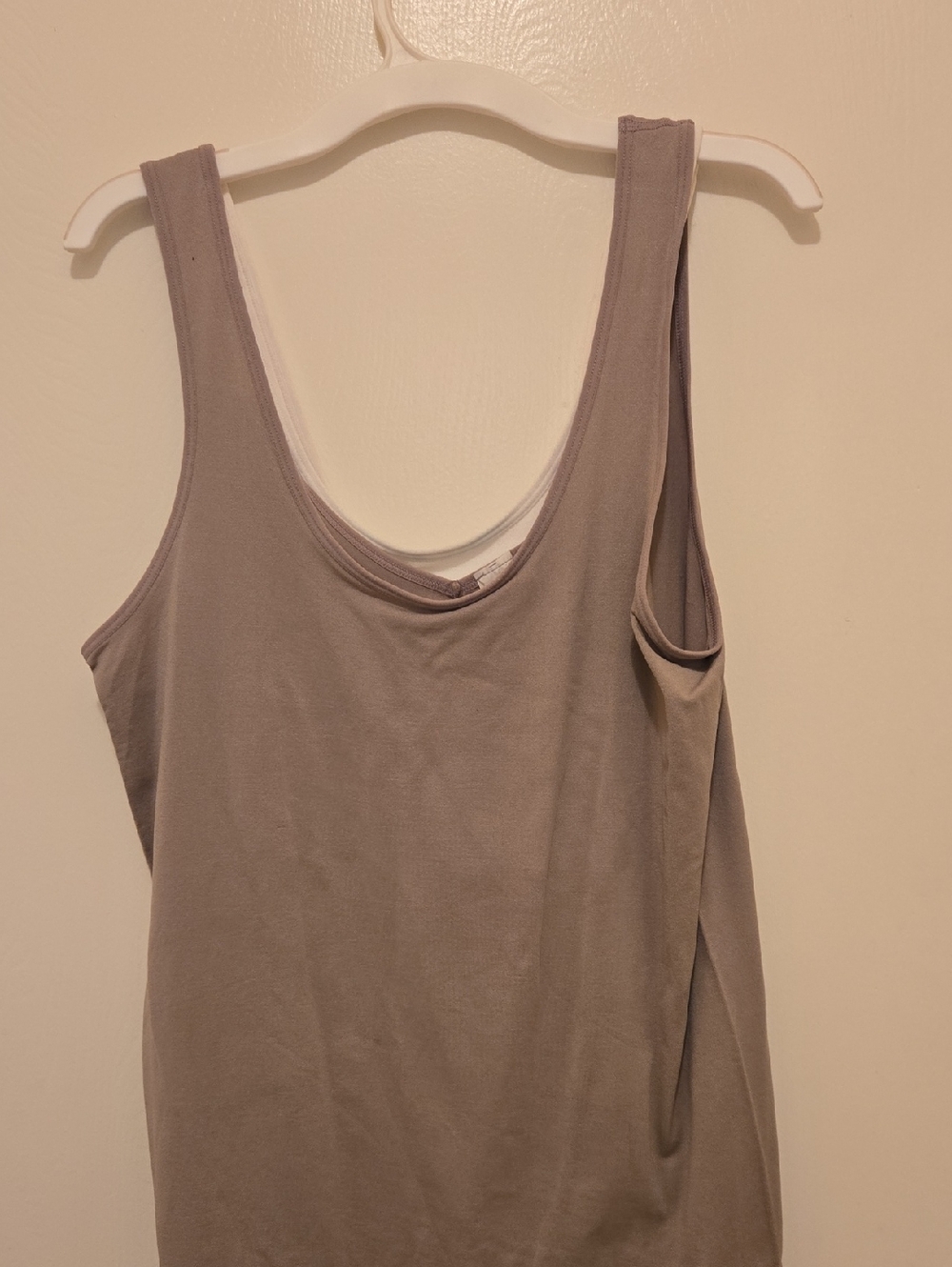 Set Of 2 Everyday Scoop Neck Tank Tops in Taupe & White, NWOT.